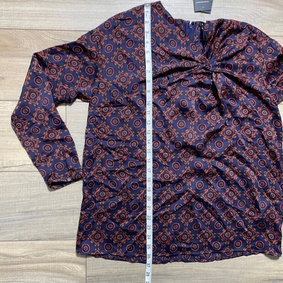 Club Monaco Women's Twist Front Printed Blouse Geometric Pattern Size S Blue - Picture 3 of 10